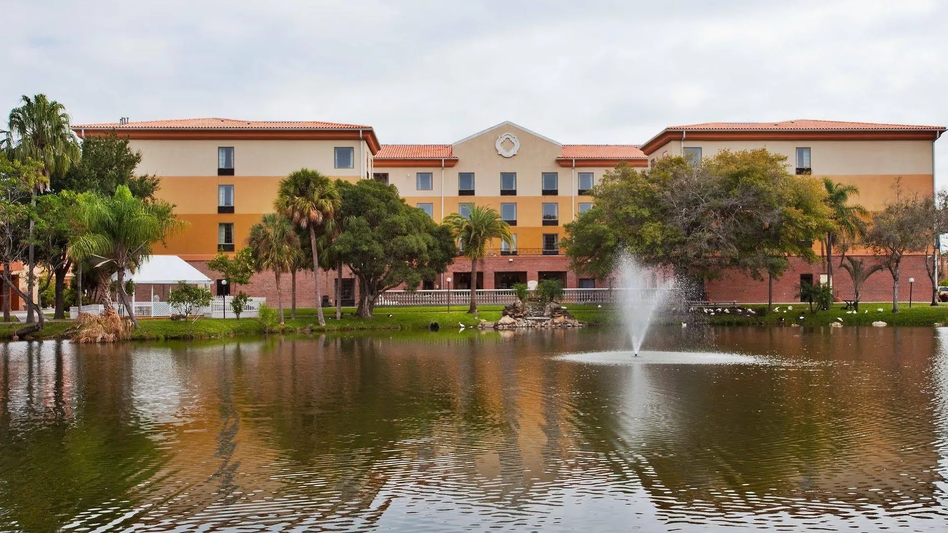 Country Inn & Suites By Radisson, Rj Stadium - Tampa Airport East 2*,