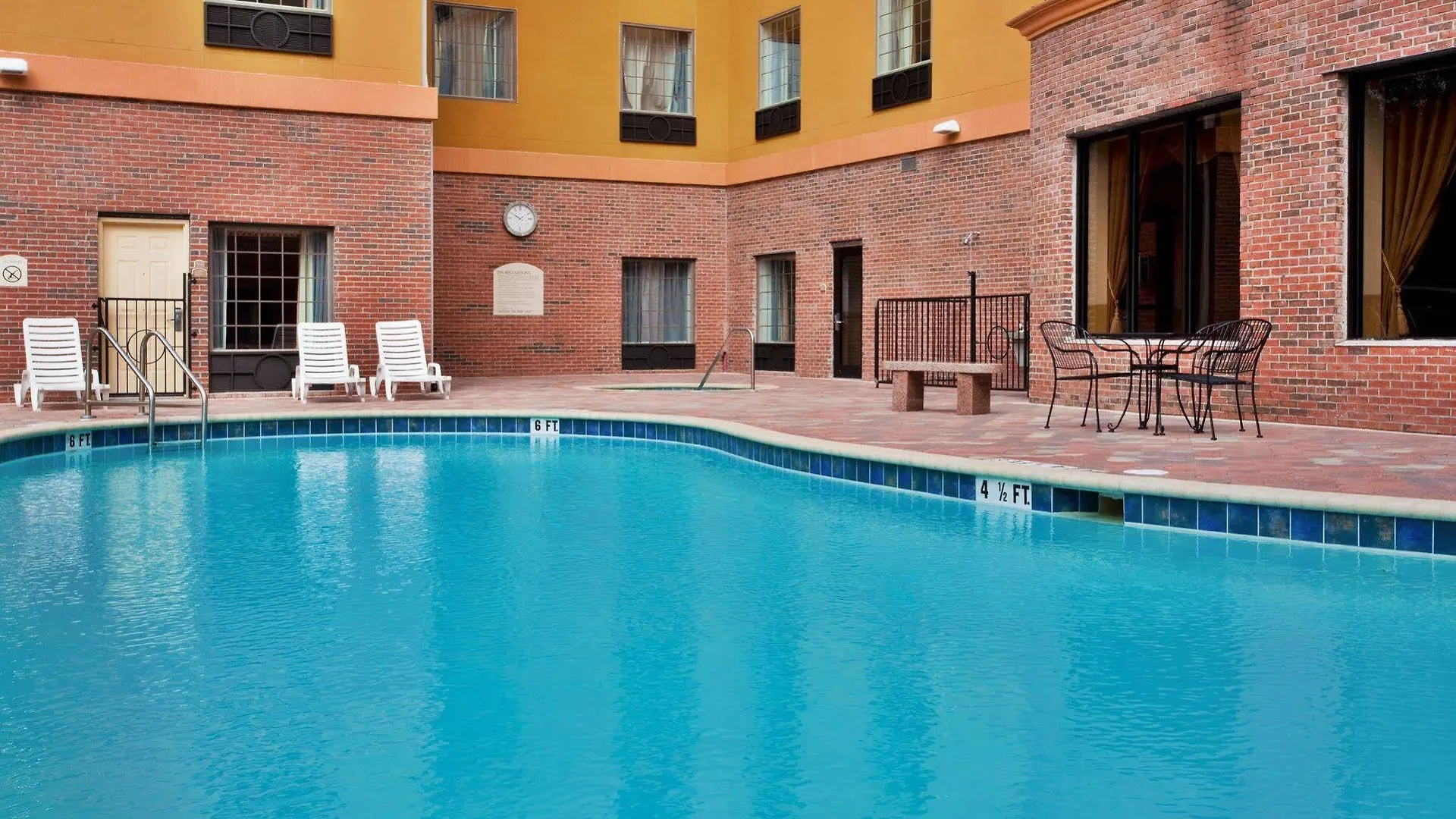 Country Inn & Suites By Radisson, Rj Stadium - Tampa Airport East Hotel
